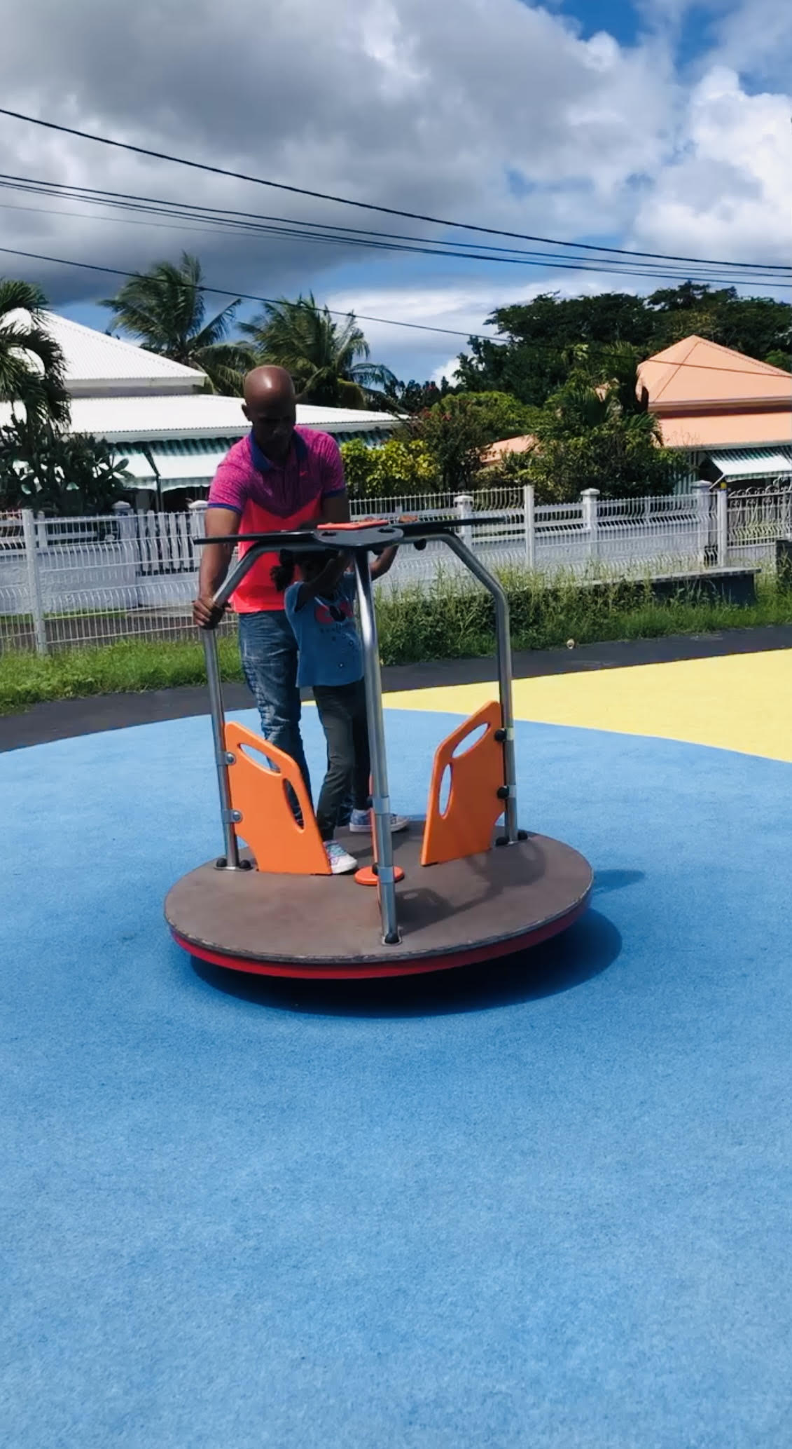 L’AIRE DE JEUX DU LOTISSEMENT LES ORANGERS A MOUDONG NORD – BAIE-MAHAULT